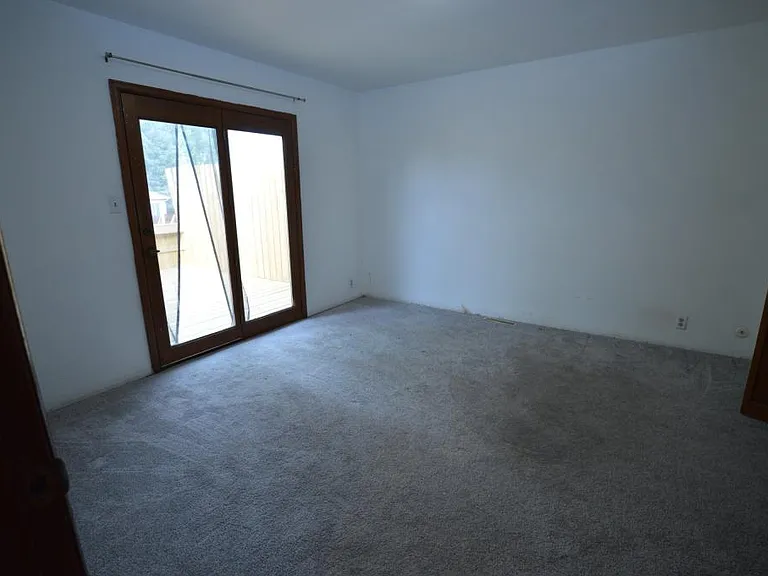 100 Clover Ct — Photo 4