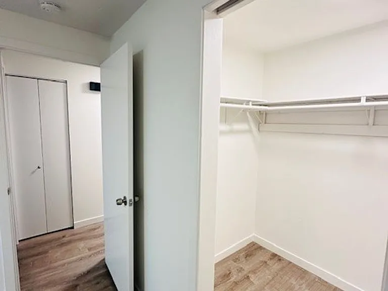 11211 NE 68th Street — Photo 17