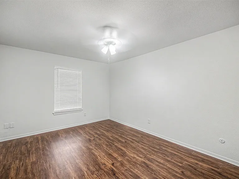 830 Threadneedle St #228 — Photo 11
