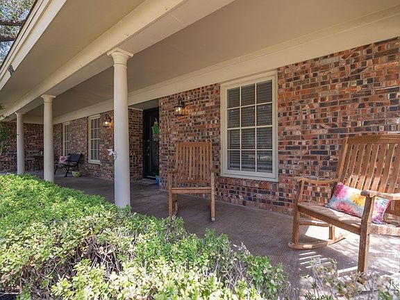 3rd image of 2802 Tanglewood Dr
