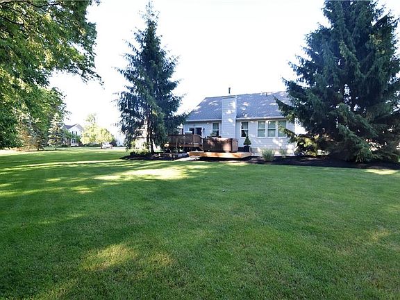 3rd image of 7304 Laurel Ct