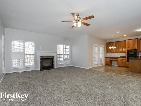 3rd image of 588 Pimlico Cir