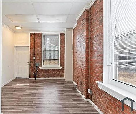 5th image of 4656 Virginia Ave #1