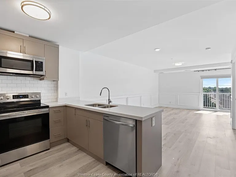 1611 Banwell Rd #416 — Photo 3