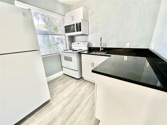 4th image of 227 Desoto St