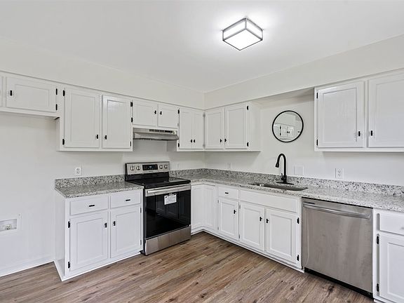 3rd image of 2416 Tipperary Dr