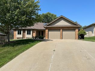 15680 Jackson Dr, Omaha, NE 68118