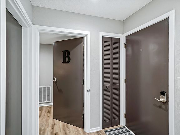 5th image of 129 Eagle Ct