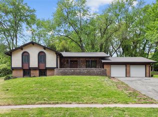 5040 Wolverton Dr, Florissant, MO 63033