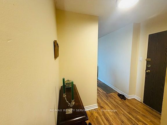 3rd image of 25 Kensington Rd #1402