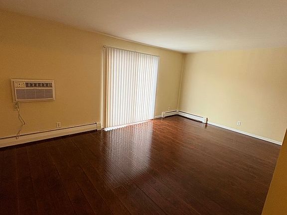 3rd image of 3124 Meriday Ln APT 204