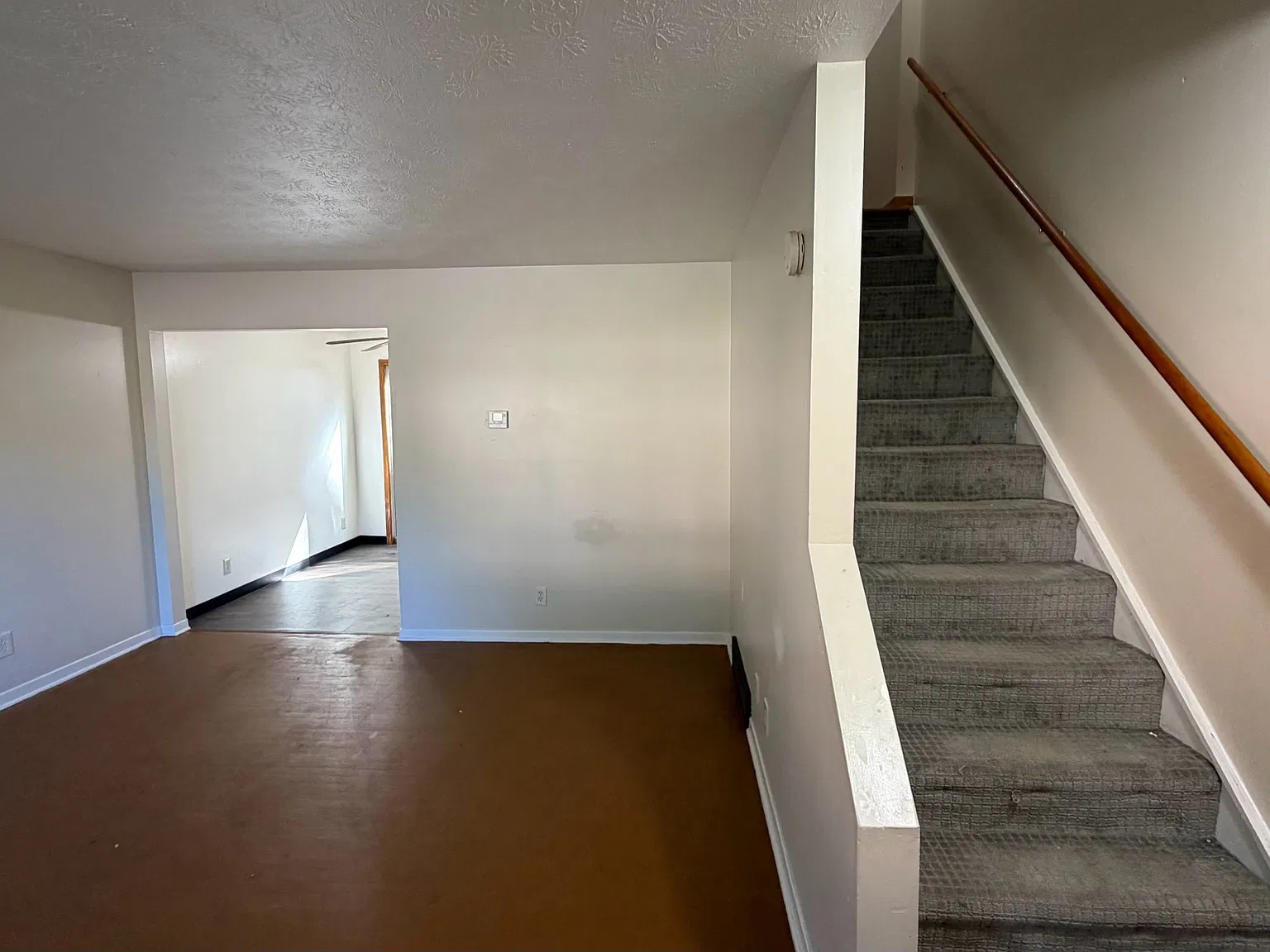 2 bed, 881 sqft, $1,000 — Photo 4