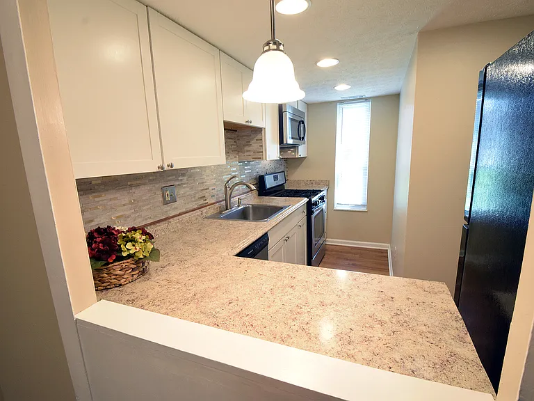 20 King Arthur Ct — Photo 6