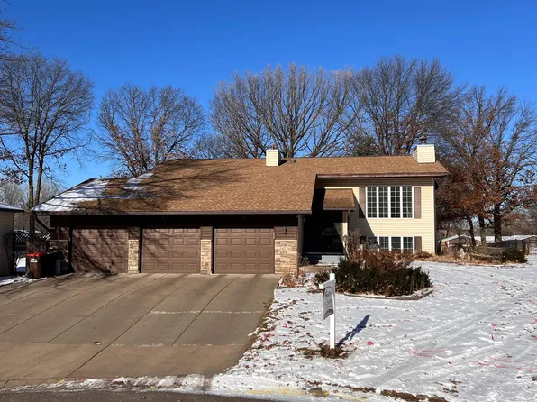 6726 Upper 28th St N, Oakdale, MN 55128