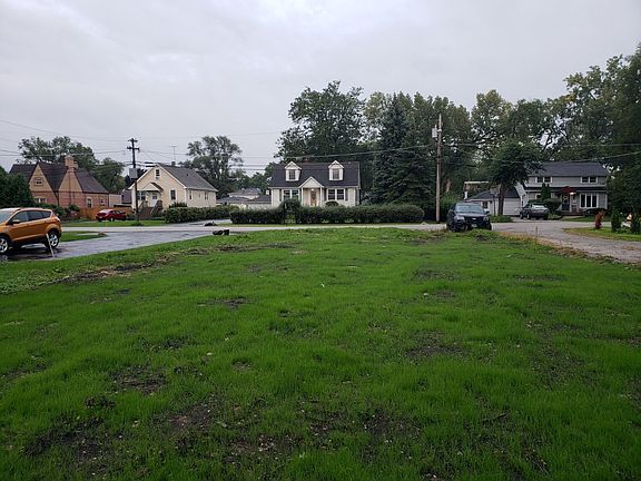 5th image of 10210 W Lyndale Ave