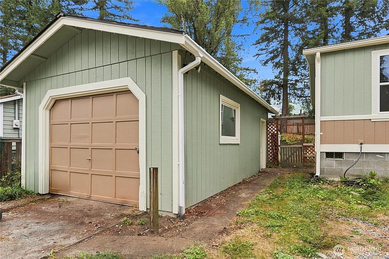 3rd image of 902 Timber Lane