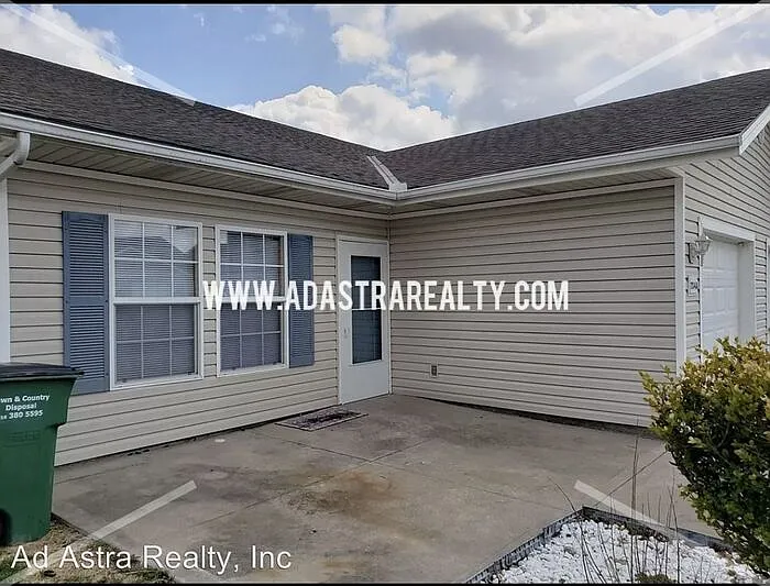 704 Meadow Ct #A — Photo 2