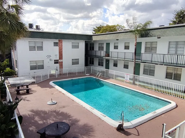 Trayann Apartments - 7777 Pines Blvd — Photo 33