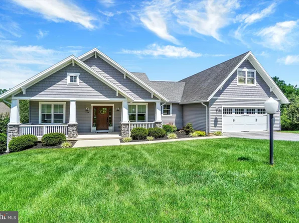224 Sunset Cir, Red Lion, PA 17356