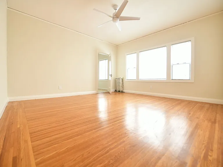 832 York St — Photo 4