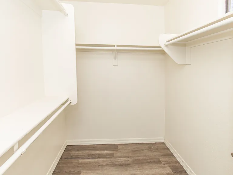 Indigo Pointe Apartments — Photo 22