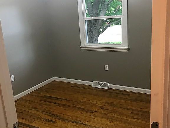 5th image of 315 Marys Dr