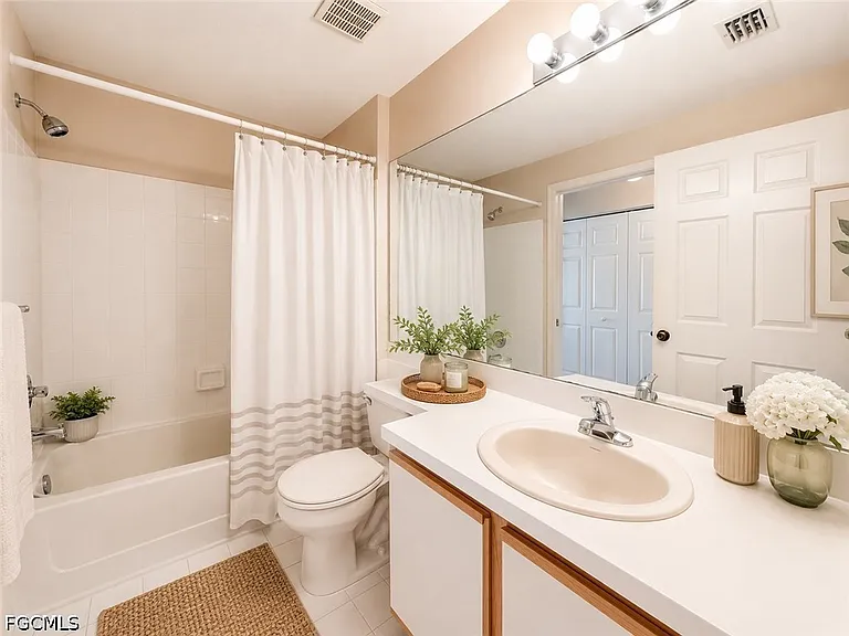 6490 Aragon Way #303 — Photo 25