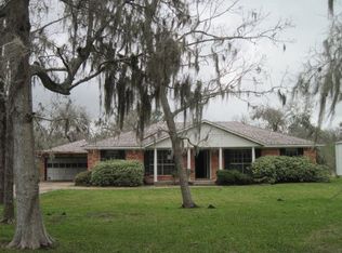 221 Jamison Dr, Angleton, TX 77515