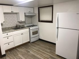 5851 N Washtenaw Ave, Chicago, IL