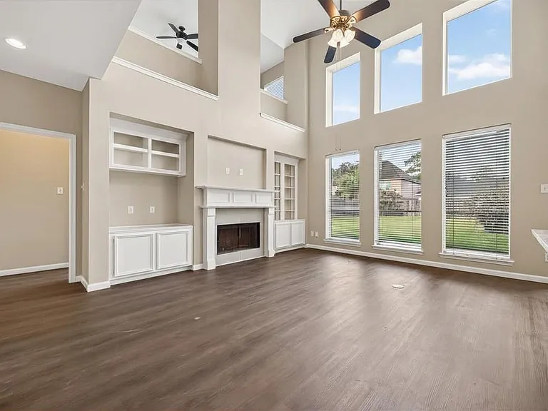2215 Alberton Ln — Photo 3
