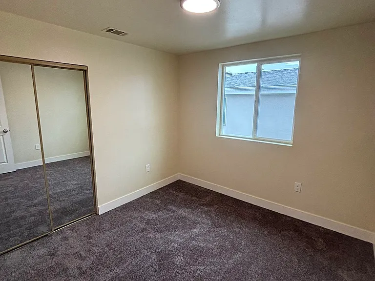 5913 Denver Ave — Photo 11
