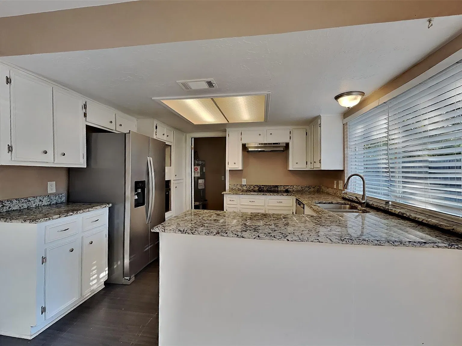 4 bed, 2.0 bath, 1706 sqft, $1,940 — Photo 4