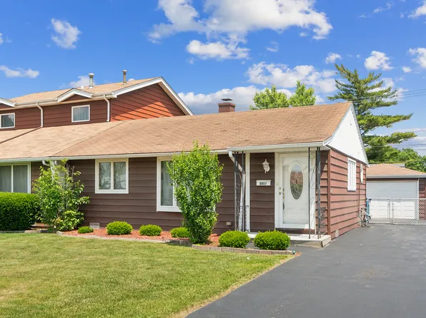 8957 S Komensky Ave, Hometown, IL 60456
