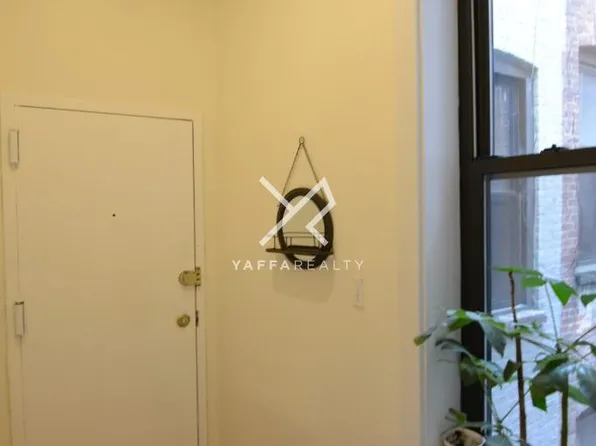 807 Saint Johns Place image 3 of 7