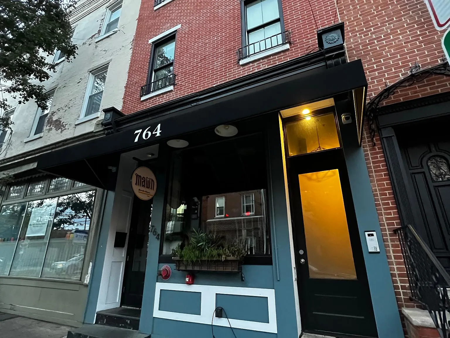 2 bed, 600 sqft, $2,050 — Photo 1