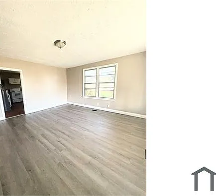 3212 Avenue G — Photo 2