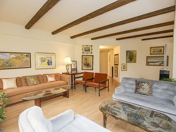 3rd image of 609 W So Orange Ave #5T