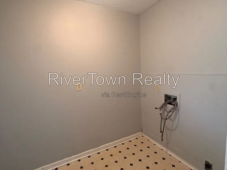 4280 Mikewood Dr — Photo 3