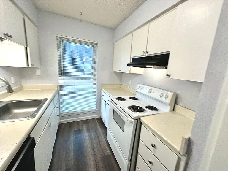 3822 Southway Dr #102 — Photo 9