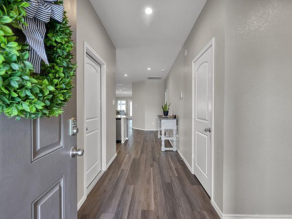 2nd image of 319 Chateau Bay Ln