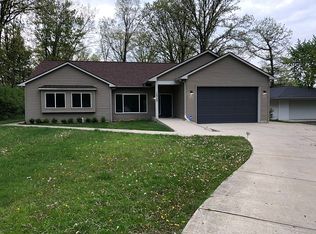 15704 Meadowood Ave, Southfield, MI 48076