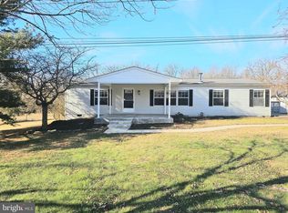 9706 Crabapple Ln, Hagerstown, MD 21740