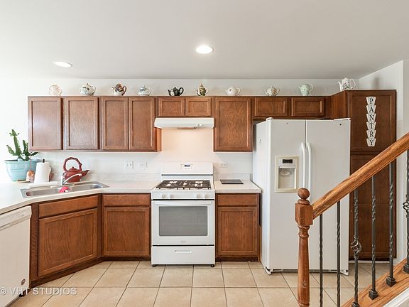 4th image of 242 Wildmeadow Ln