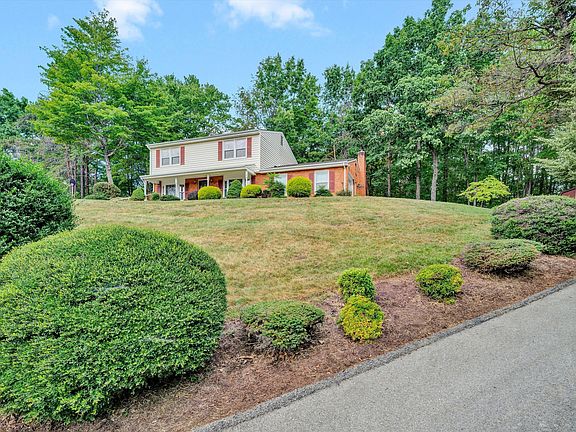 3rd image of 162 Ridgeview Rd