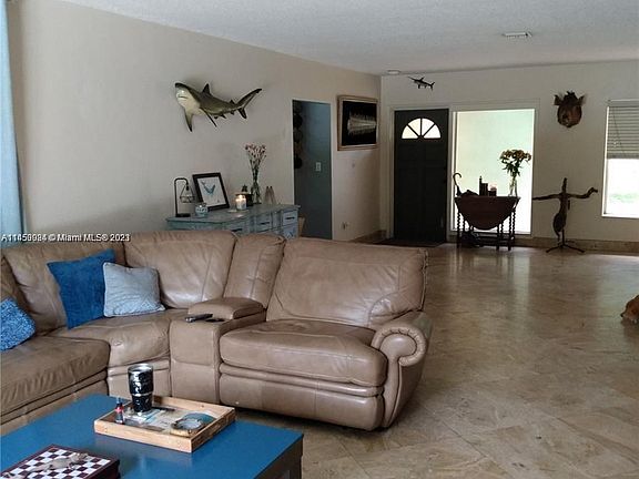 2nd image of 630 E Country Club Cir