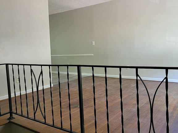 2nd image of 401 14th Ave NW