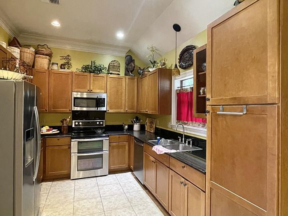 5th image of 708 S Belle Cir