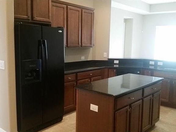 3rd image of 8107 Hampton Glen Dr