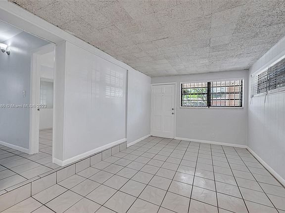 5th image of 319 NE 171st St