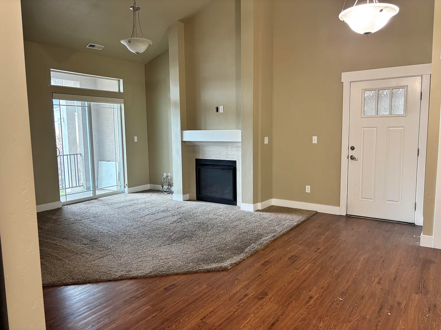 3 bed, 1207 sqft, $1,850 — Photo 1